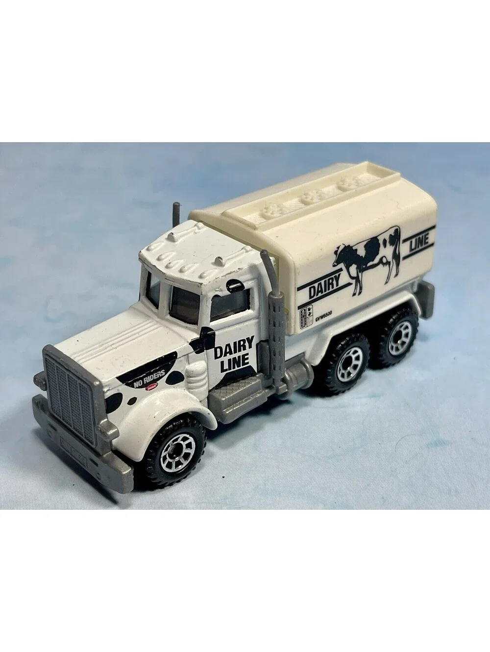 1981 Matchbox Peterbilt Dairy Line Milk Delivery Tanker Loose 1:80